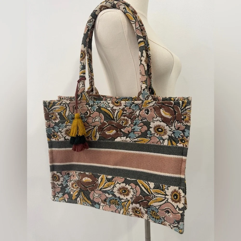 Nilani Floral Tote‎ Bag